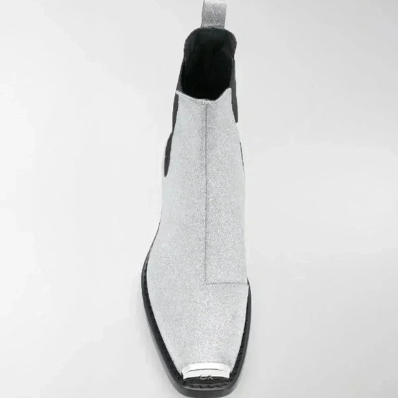 SOLD

CALVIN KLEIN 205W39NYC // WESTERN CLAIRE ANKLE BOOTS IN SILVER - Picture 1 of 7